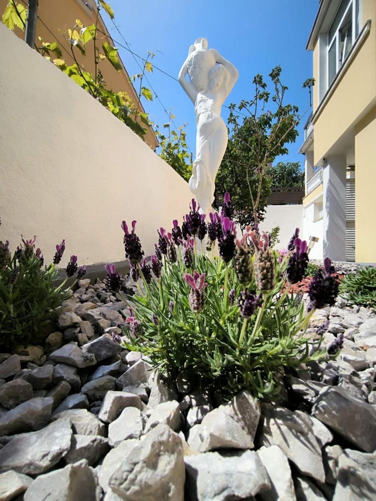 שילו Apartment And Room Hudoletnjak חדר תמונה